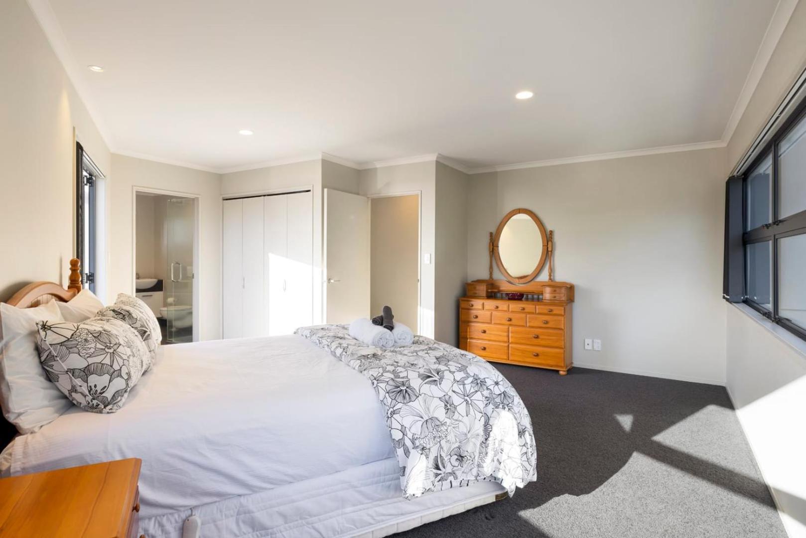 Pacific Escape - Downtown, Beach & Sea Views Mount Maunganui Exterior foto